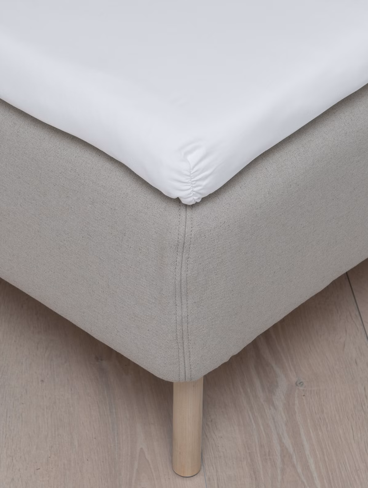 Konvoluttlaken sateng hvit