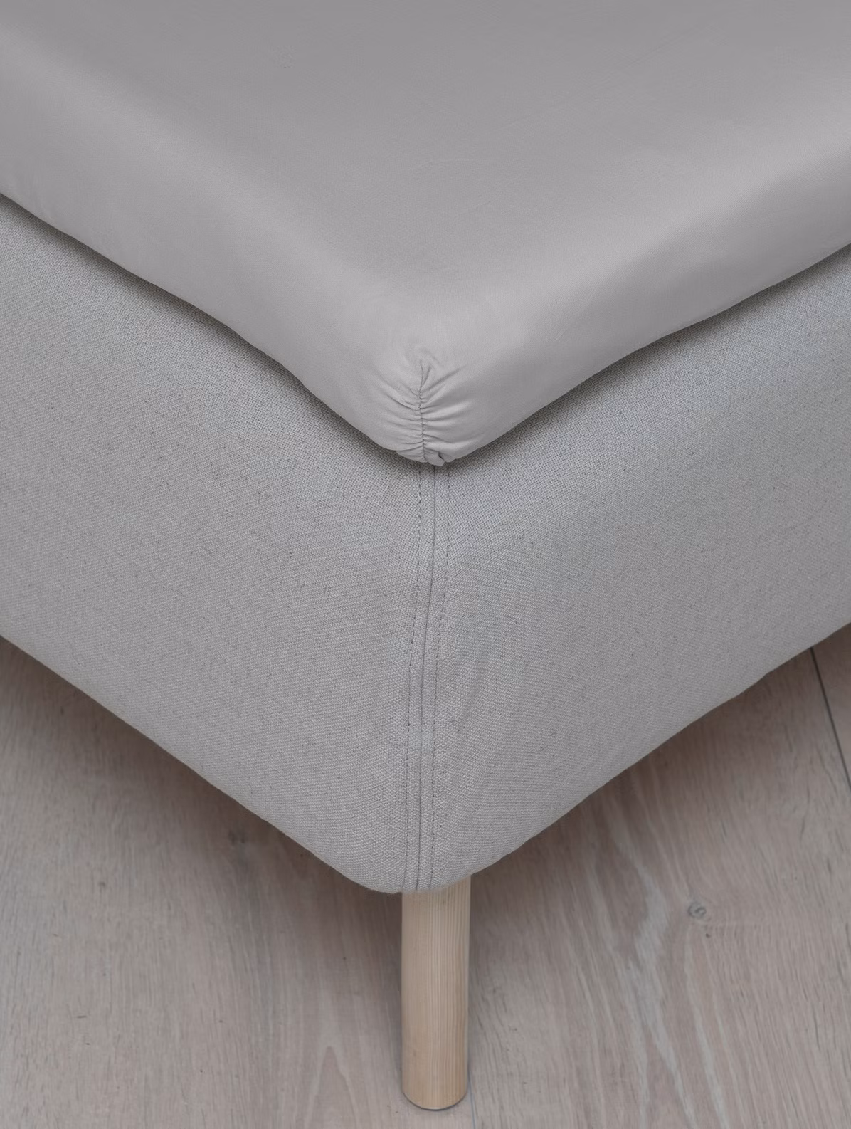 Konvoluttlaken sateng dempet grå