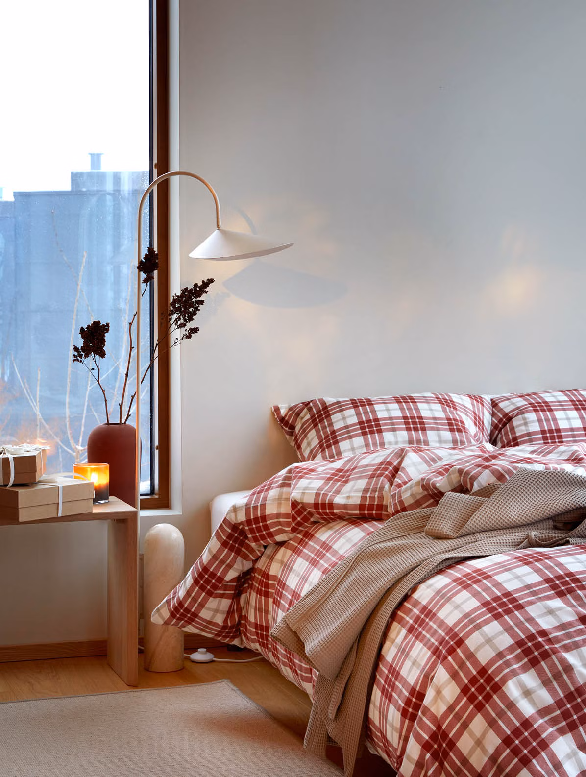 Lukas sengesett rød